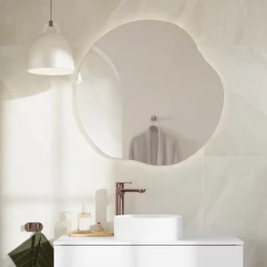 VikingBad Maya speil med organisk asymmetrisk form og integrert LED-belysning på baderom